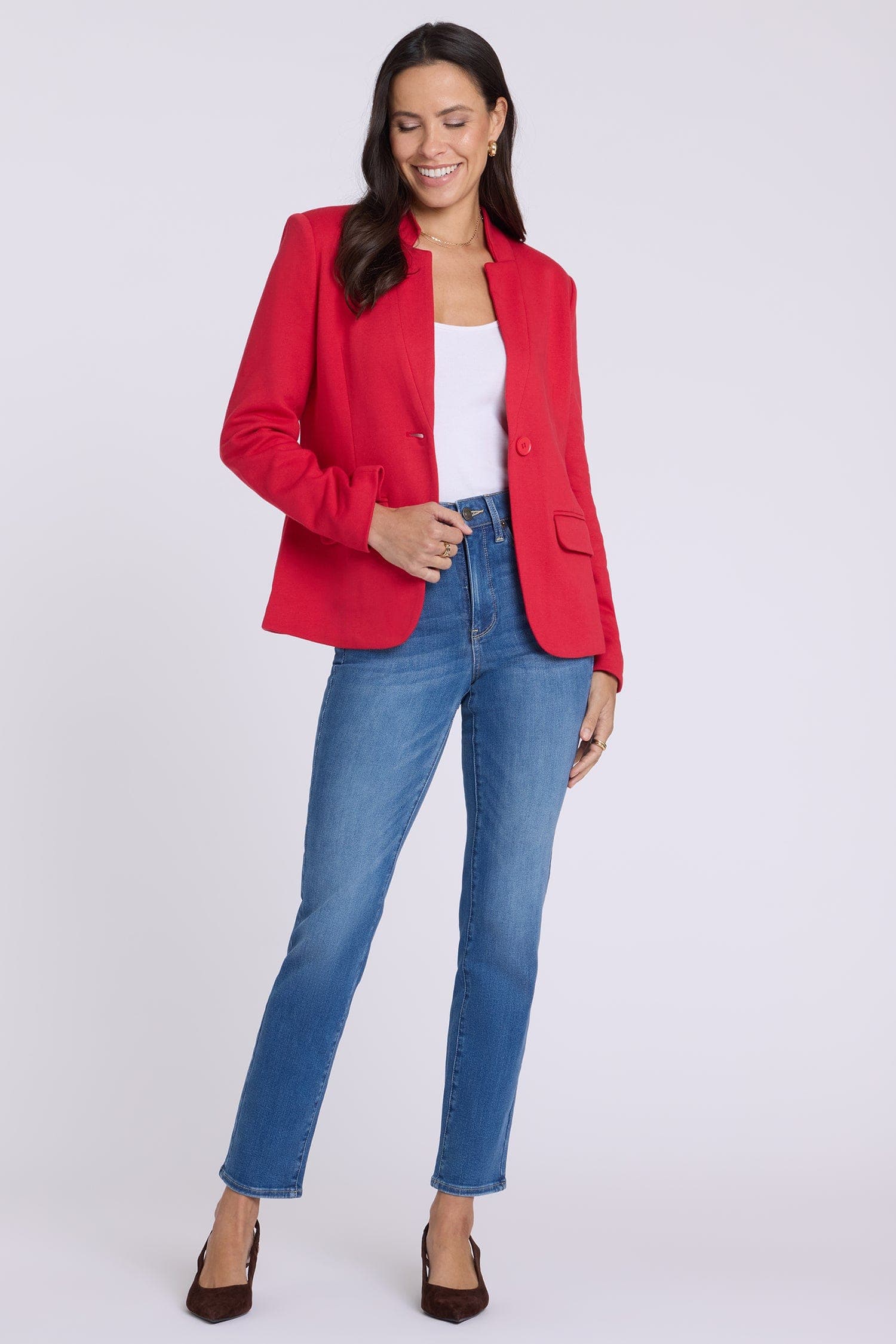 Sheri Slim Straight Jeans in Petite